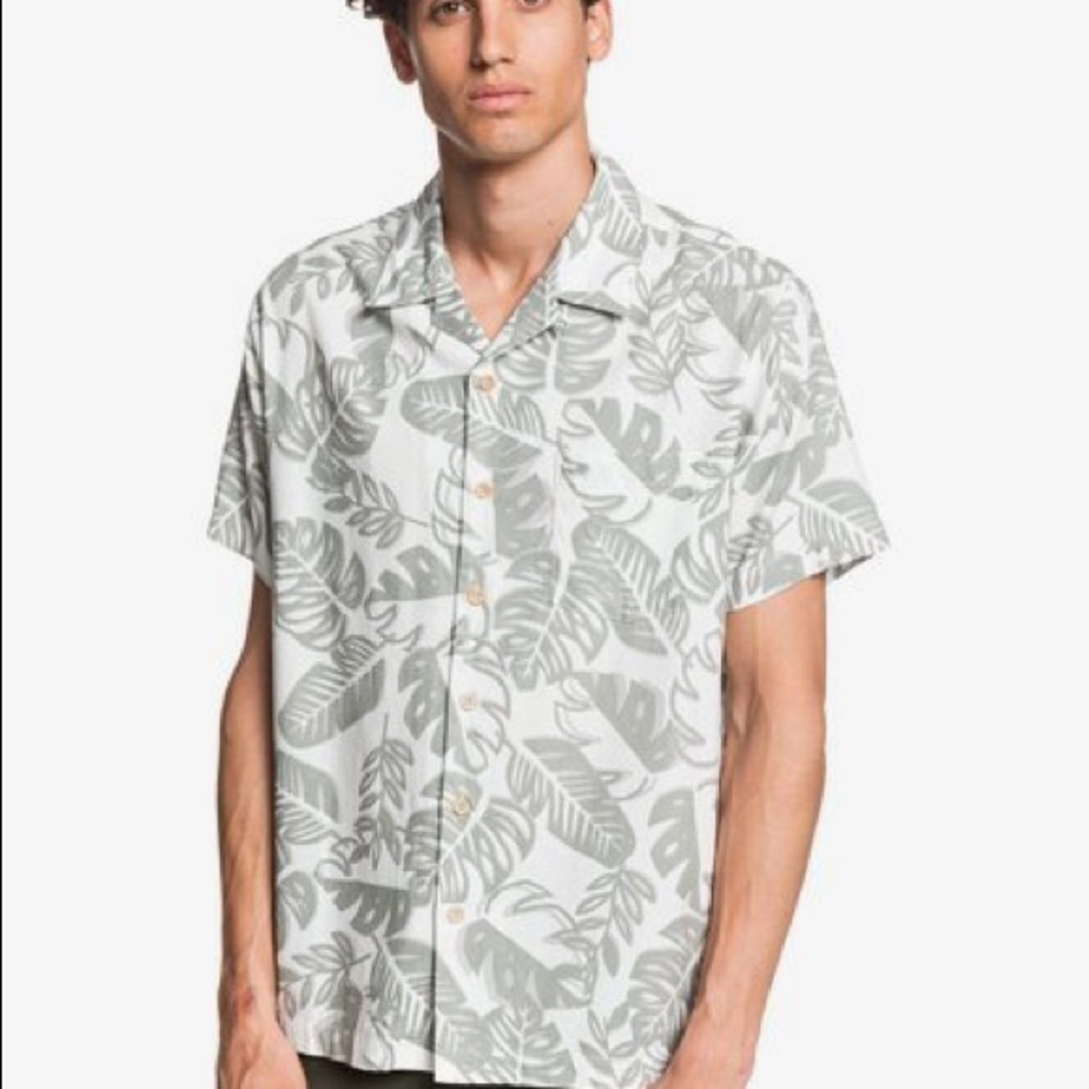 Quicksilver Jungle Life Short Sleeve Shirt Button Down Shirt New Size XL Green